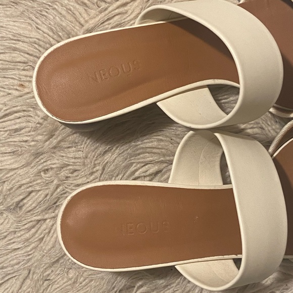 White Neous Ball Heel Shoes, Size 40/8.5 (Never Worn Outside) - Picture 3 of 8